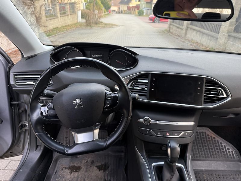 Peugeot 308 (2018) - fotka 5 z 17