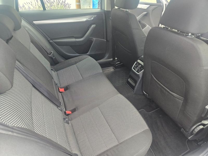 Škoda Octavia (2013) 2.0 TDI Elegance, Odpočet DPH - fotka 14 z 27