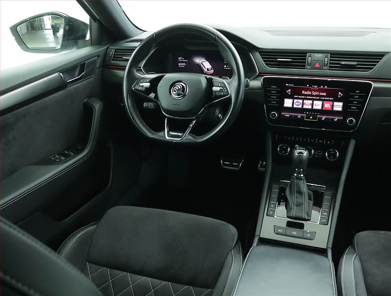 Škoda Superb (2022) Sportline 2.0 TDI - fotka 7 z 18