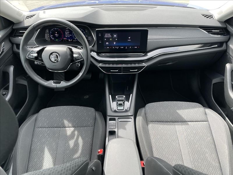 Škoda Octavia 2,0 TDI DSG Style Plus TAŽNÉ - fotka 6 z 22