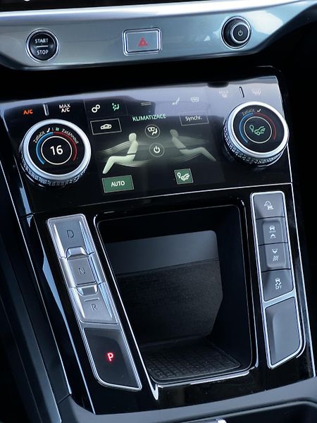 Jaguar I-Pace EV400 AWD S 90kWh SOH 92% - fotka 14 z 27