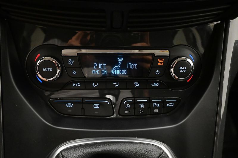 Ford Kuga 2,0 TDCi 110kW Tažné Záruka až - fotka 20 z 30