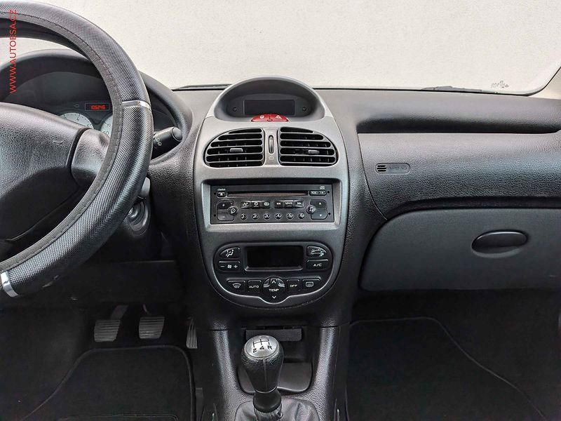 Peugeot 206 (2006) 1.4i, AC - fotka 18 z 19