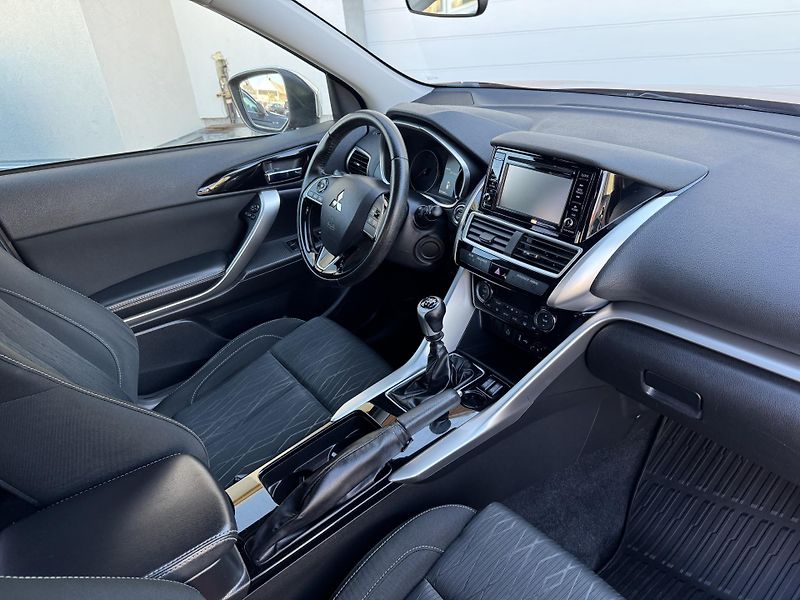Mitsubishi Eclipse Cross 1,5T INTENSE,ČR,1.MAJ. - fotka 10 z 19