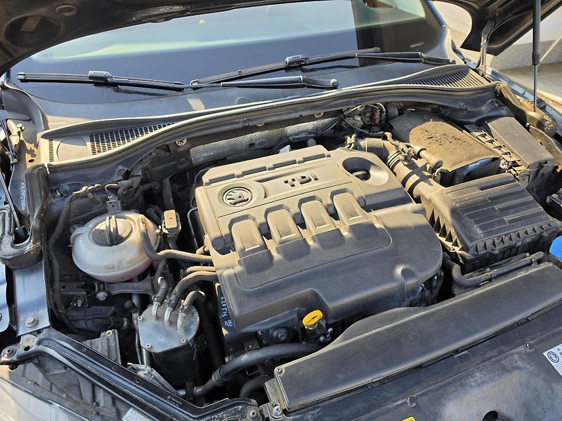 Škoda Superb 2.0 TDI Xenon TZ 110KW  - fotka 17 z 17