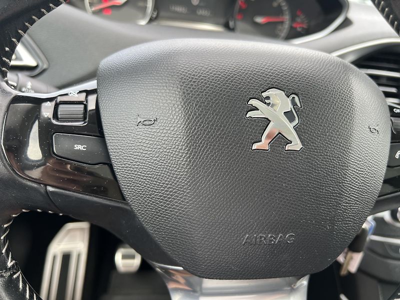 Peugeot 308 1.6HDi NAVI KLIMA TAŽNÉ ALU - fotka 14 z 45