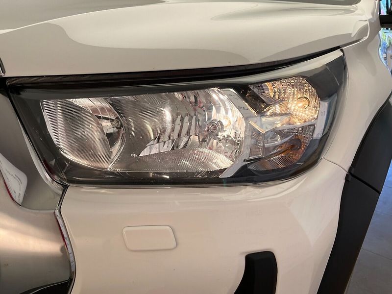 Toyota Hilux Double Cab - 2.8L Diesel - 6 M - fotka 25 z 26