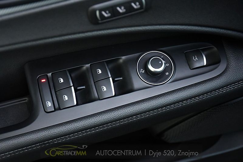 Alfa Romeo Stelvio 2,2 D 16V 210k Veloce AT8-Q4 - fotka 25 z 55