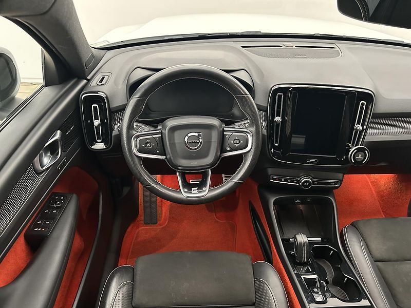 Volvo XC40 2.0 T4 4x4 R-Design - fotka 19 z 30