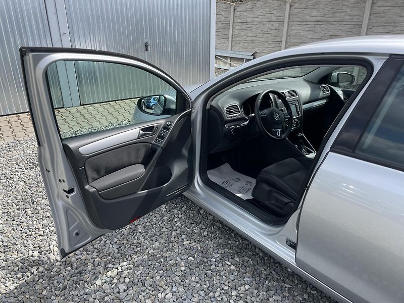 Volkswagen Golf 1.6TDi 105PS  6 HIGHLINE TOP!! - fotka 104 z 176