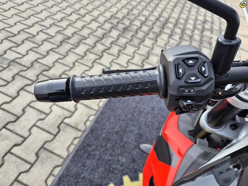 Aprilia (2026) Tuono 457 E5+ - fotka 36 z 38