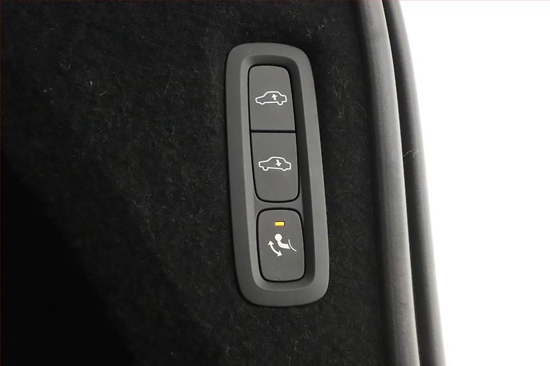 Volvo XC90 (2019) D5 AWD - fotka 25 z 30
