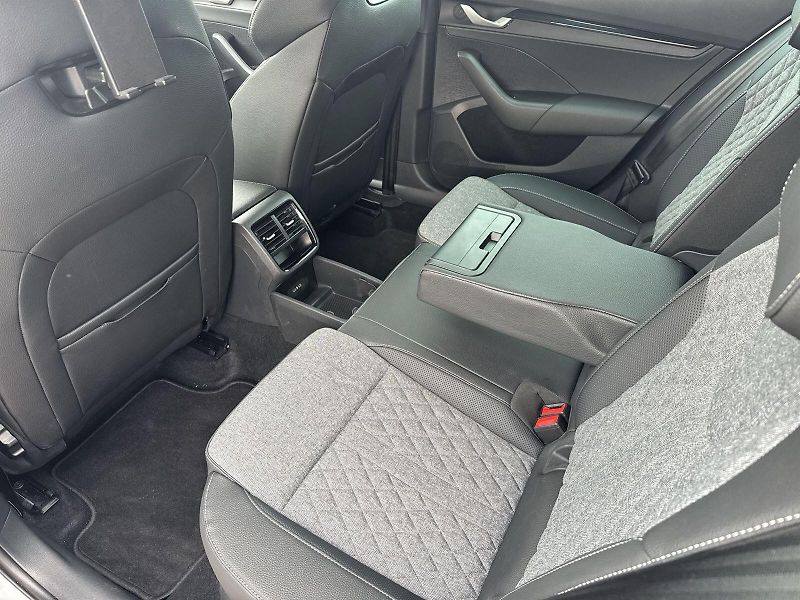 Škoda Octavia (2025) Combi 1.5 TSI M-HEV DSG Sportl - fotka 8 z 35