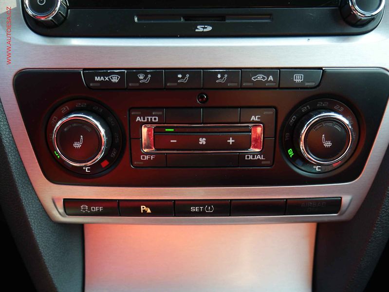 Škoda Octavia (2011) 2.0TSI, RS, DSG, navi - fotka 16 z 17