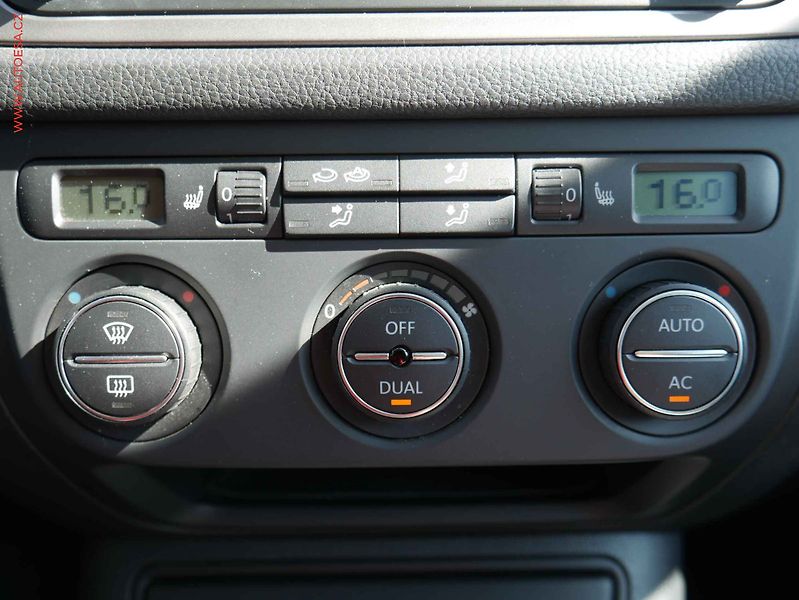 Volkswagen Tiguan (2009) 2.0TDi, ČR, DSG, xenon, navi - fotka 19 z 21