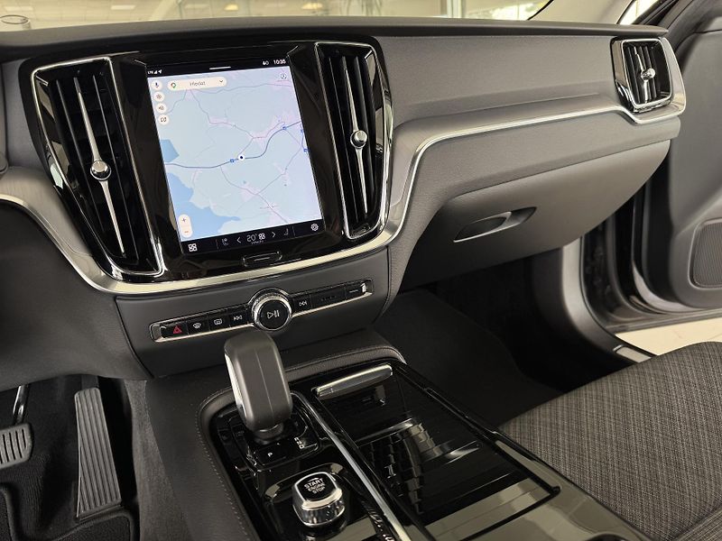 Volvo V60 T6 AWD Recharge*KeyLes*DPH - fotka 18 z 38