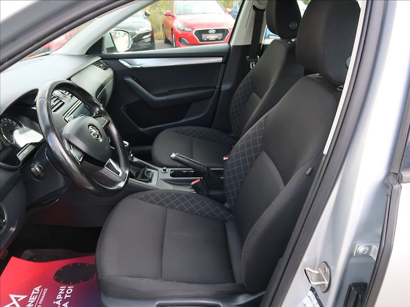 Škoda Octavia 1,6 TDi,85kW,NovéČR,klima - fotka 12 z 21