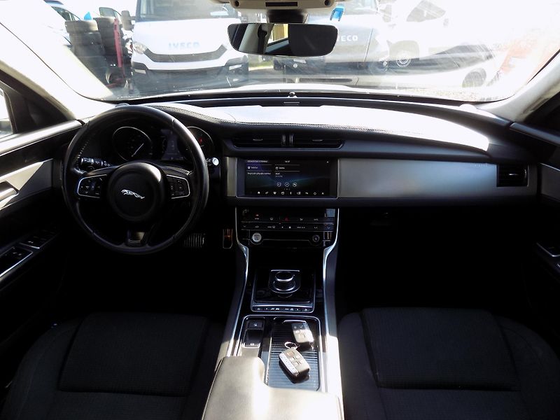 Jaguar XF 20D 132 KW  - fotka 25 z 36