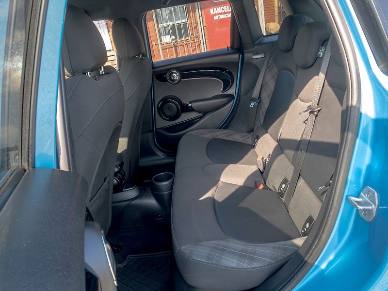 Mini Cooper S (2018) 12/18 2.0T 141KW mat - fotka 46 z 56