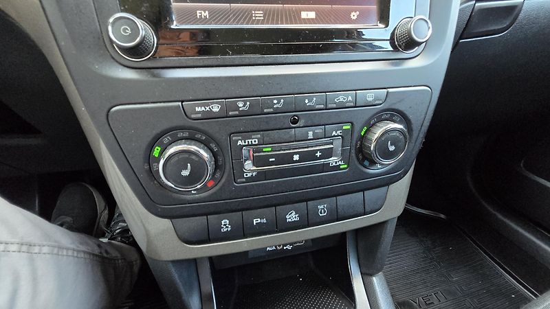 Škoda Yeti 2.0TDI ELEGANCE 4x4*ZADÁNO* - fotka 31 z 41