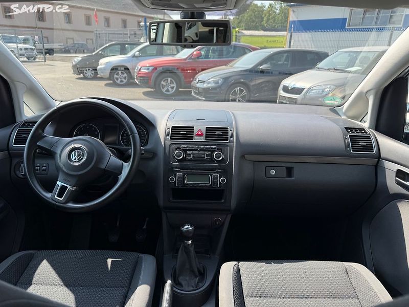 Volkswagen Touran 1.4 tsi, 7 míst - fotka 9 z 13