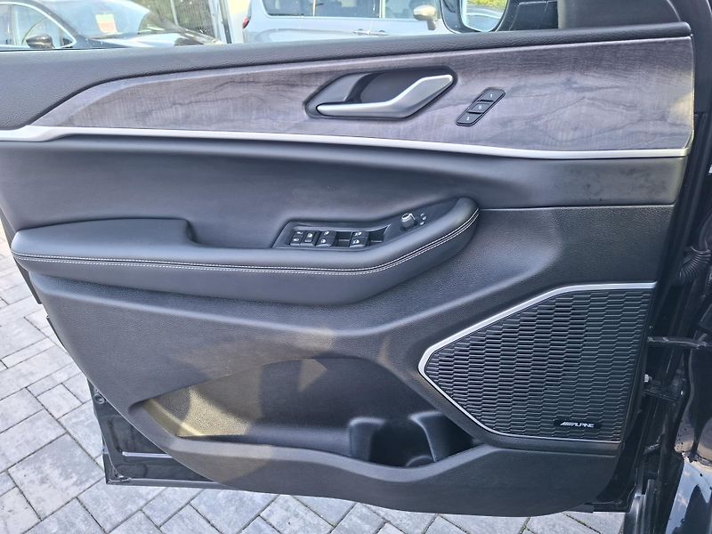 Jeep Grand Cherokee (2022) 3,6L V6 4X4 LONG LIMITED 6míst - fotka 22 z 38