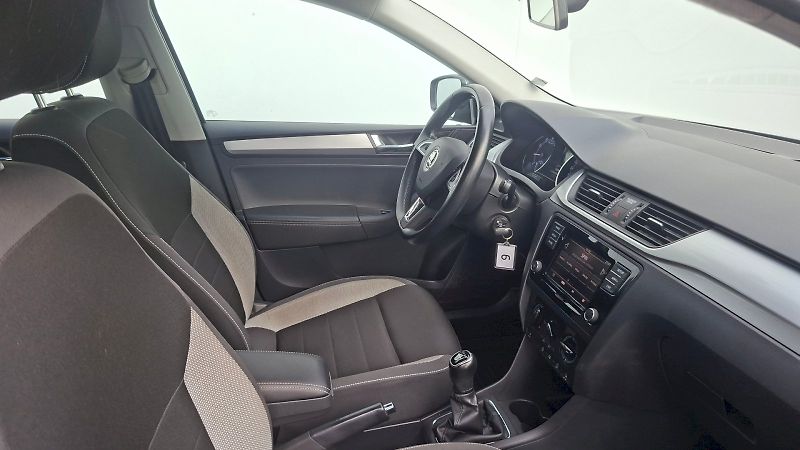 Škoda Rapid (2018) Spaceback Ambition 1,0 TSI 81 - fotka 15 z 23