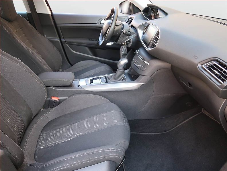 Peugeot 308 (2017) 1.6 BlueHDi, Automat, Navi - fotka 9 z 18