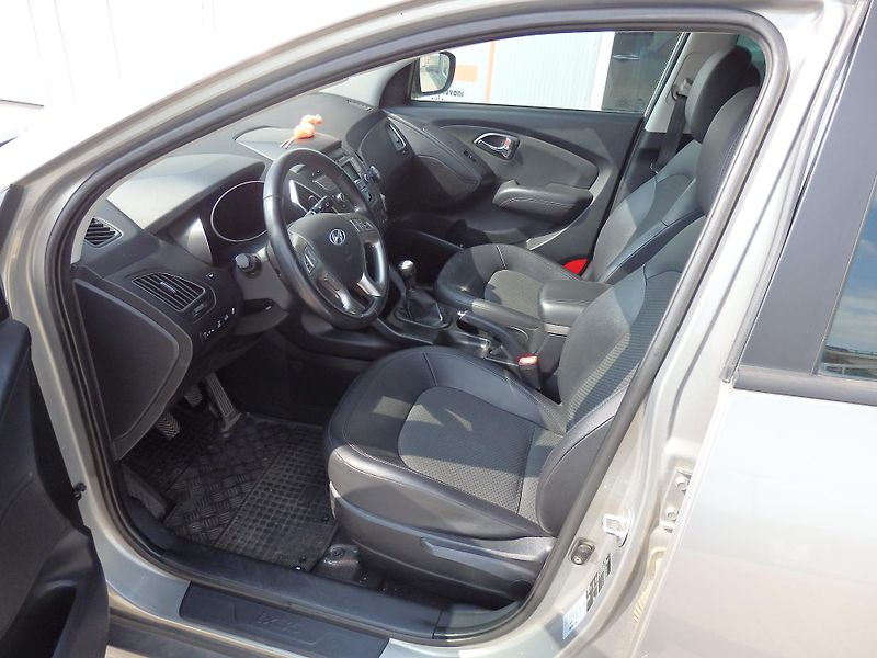 Hyundai ix35 2.0 16V DIGI. KLIMA,4X4, ZÁVĚS - fotka 6 z 16