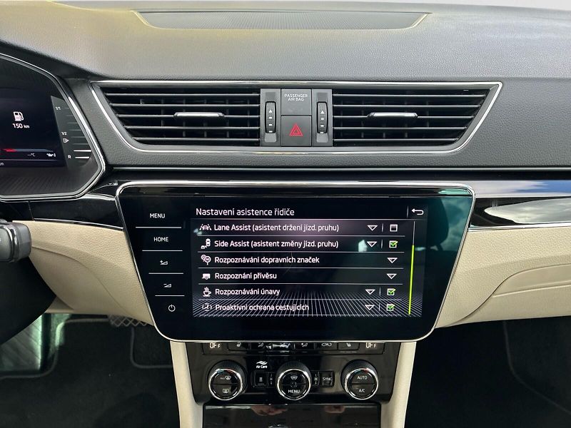 Škoda Superb L&K 2.0 TDI 147kW DSG 4x4 - fotka 24 z 28