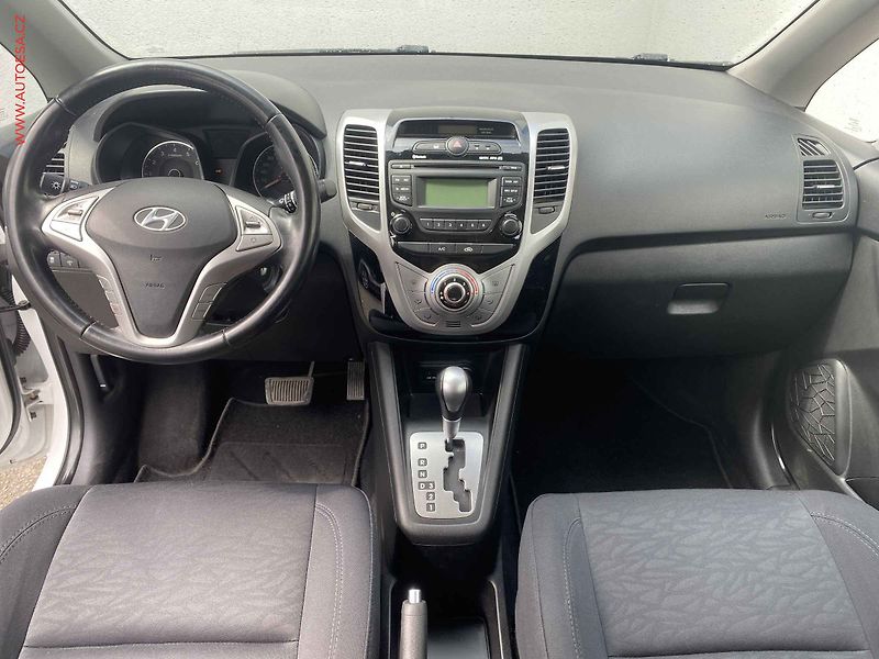 Hyundai ix20 (2015) 1.6i, CrossLine, AT, TZ - fotka 8 z 17