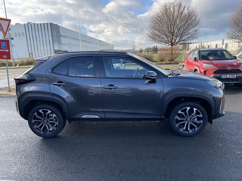 Toyota Yaris Cross 1.5 Hybrid 130k ODBĚR IHNED - fotka 2 z 27
