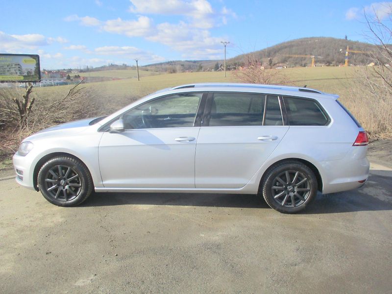 Volkswagen Golf 2.0TDi 110kW HIGHLINE L+Z PNEU - fotka 10 z 45