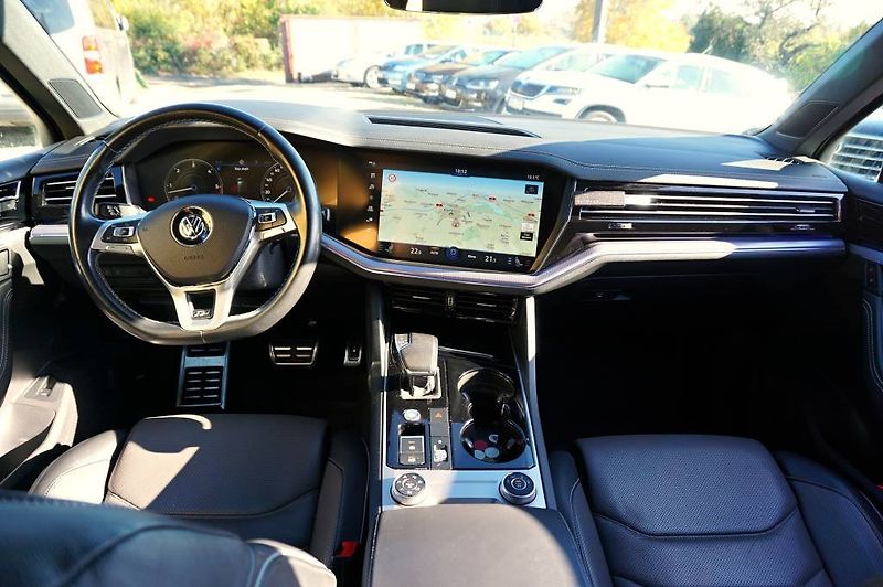 Volkswagen Touareg (2019) R-LINE 3,0 TDI V6 210 kW - fotka 23 z 48