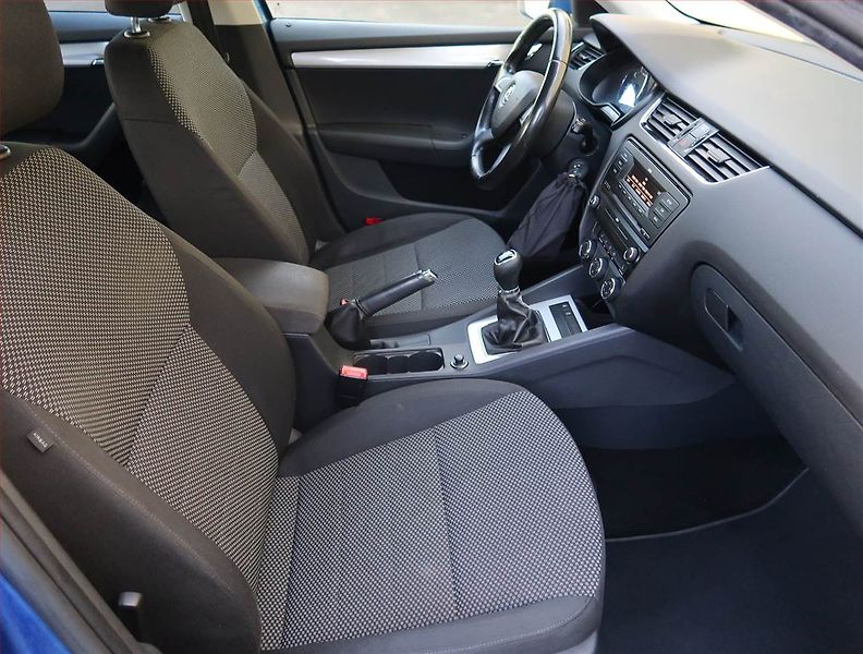 Škoda Octavia (2013) 1.2 TSI, Tempomat - fotka 9 z 18