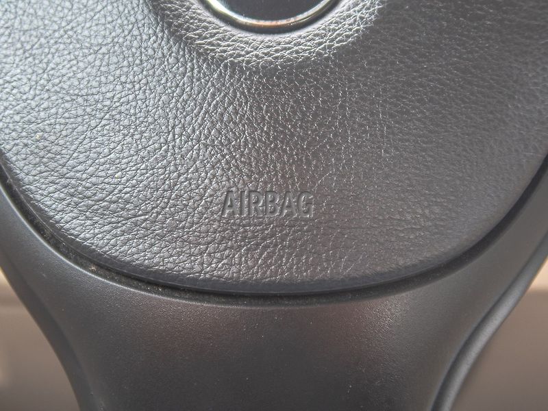 BMW Řada 5 (2010) 3.0i mat – NAVI - fotka 36 z 49