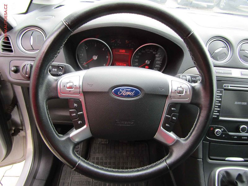 Ford S-MAX (2013) 2.0 TDCi, AC, výhřev sed. - fotka 16 z 19
