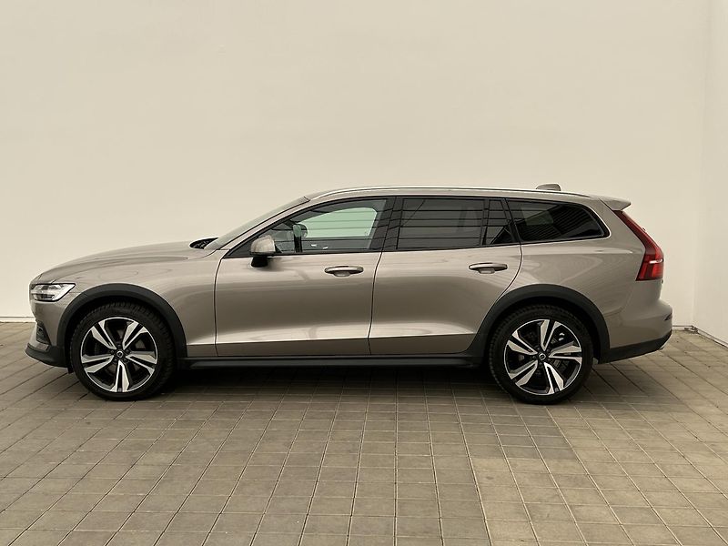 Volvo V60 2.0  B4 4x4 Cross Country PRO - fotka 3 z 25