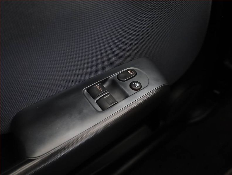 Honda Jazz (2004) 1.2 i-DSI, Klima, jezdí skvěle - fotka 13 z 14