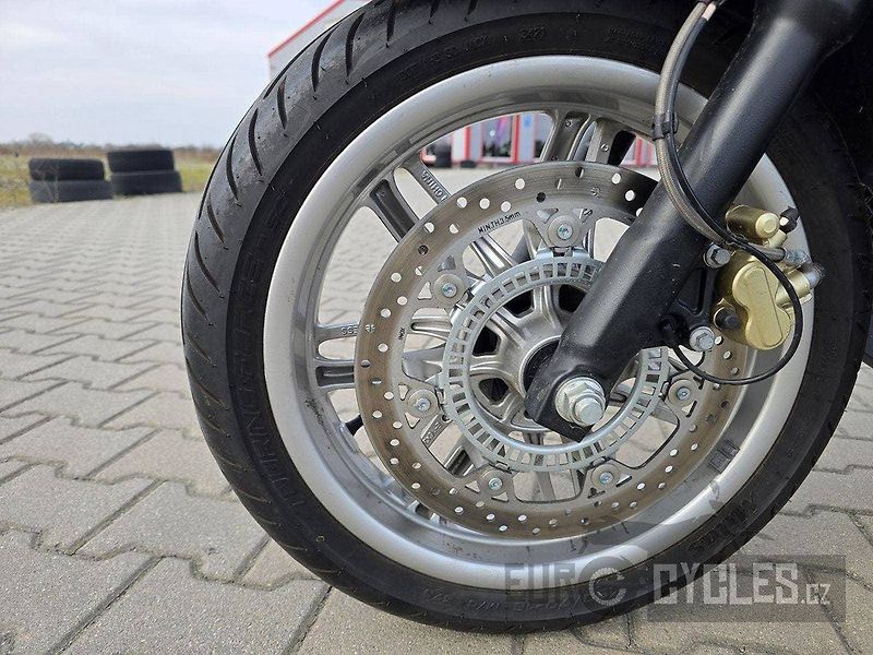 Piaggio Beverly 400 (2022) - fotka 8 z 17