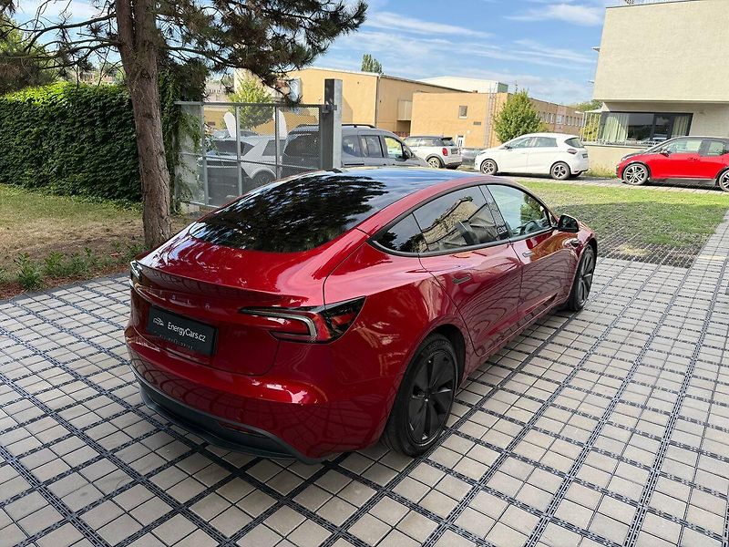 Tesla Model 3 Standart Range Premium - fotka 35 z 37