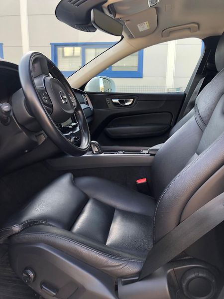 Volvo XC60 (2019) Volvo XC60 B4 AWD MOMENTUM PRO - fotka 11 z 25
