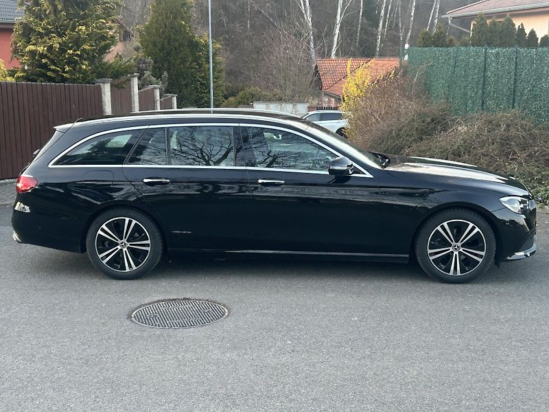 Mercedes-Benz Třídy E (2023) 200d AVANTGARDE ČR 1.maj TAŽNÉ - fotka 13 z 42