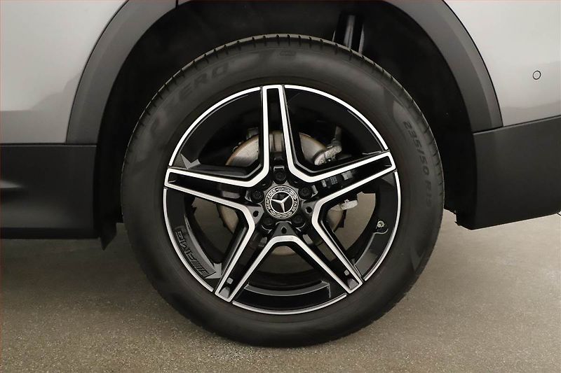Mercedes-Benz GLB (2025) 200 d 4MATIC, AMG Line - fotka 12 z 20