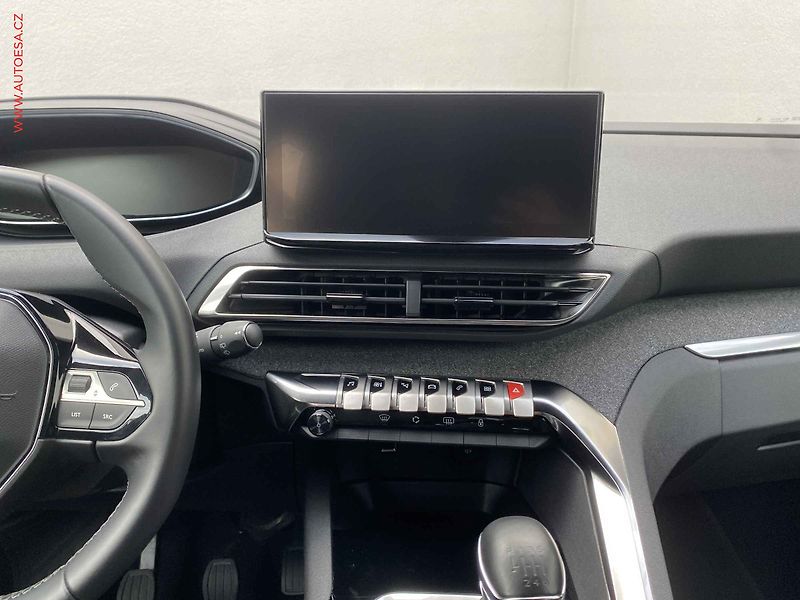 Peugeot 3008 (2023) 1.2 PT, Allure, navi, kamera - fotka 12 z 16
