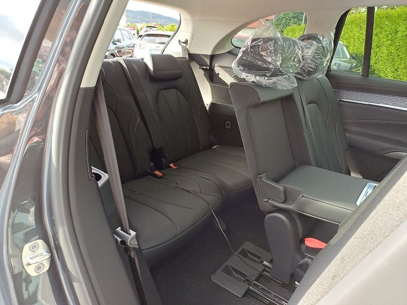 MG MGS9 Premium 1.5 TGI PHEV 220 kW - fotka 22 z 32