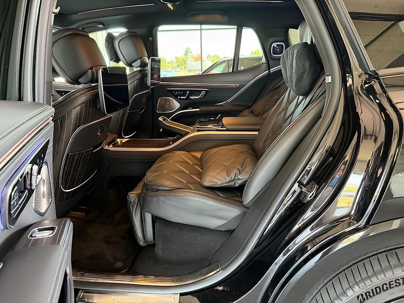 Mercedes-Benz EQS 680 4MATIC MAYBACH SUV - fotka 16 z 30