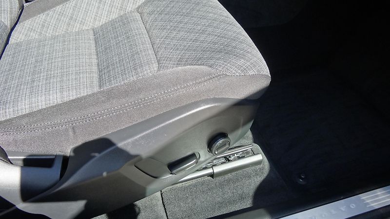 Volvo XC60  B4 Awd Taž.zař.Navi + - fotka 30 z 70