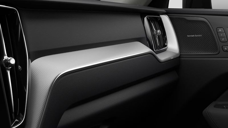 Volvo XC60 (2026) B5 AWD AUT DARK PLUS  - fotka 10 z 11