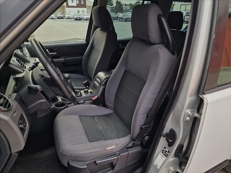Land Rover Discovery 2.7 TDV6 140kW 4x4 - fotka 32 z 42